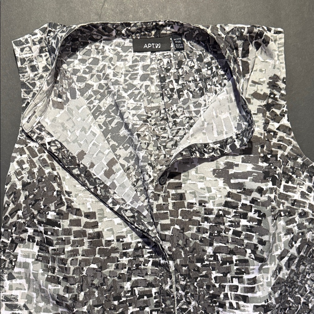 Apt. 9 Monochrome Mosaic Blouse